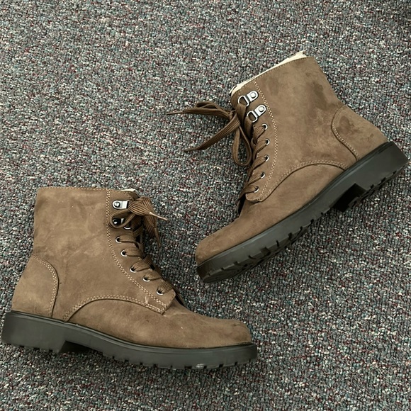 Kelly & Katie bootie - Picture 1 of 9